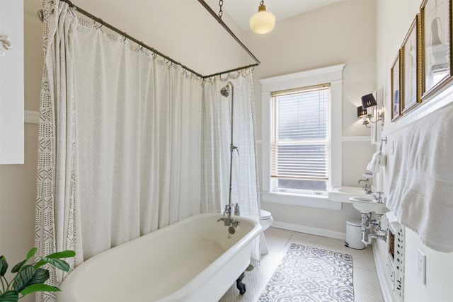 2264 Lipscomb Street, Fort Worth, TX 76110