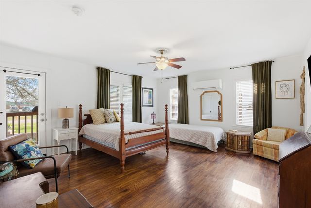 2264 Lipscomb Street, Fort Worth, TX 76110