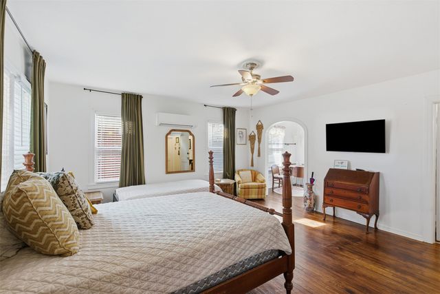 2264 Lipscomb Street, Fort Worth, TX 76110