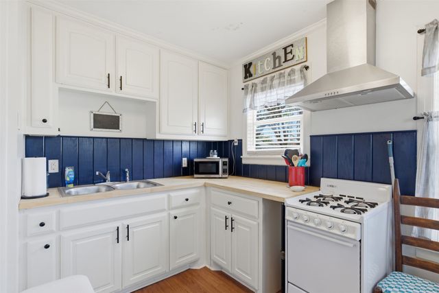 2264 Lipscomb Street, Fort Worth, TX 76110