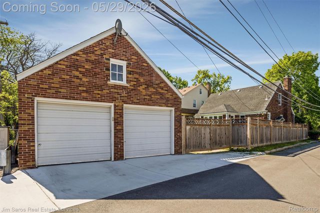 474 Madison Street, Grosse Pointe Farms, MI 48236
