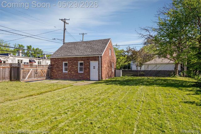 474 Madison Street, Grosse Pointe Farms, MI 48236