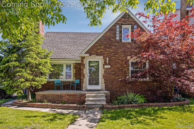 474 Madison Street, Grosse Pointe Farms, MI 48236