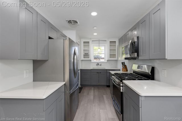 474 Madison Street, Grosse Pointe Farms, MI 48236