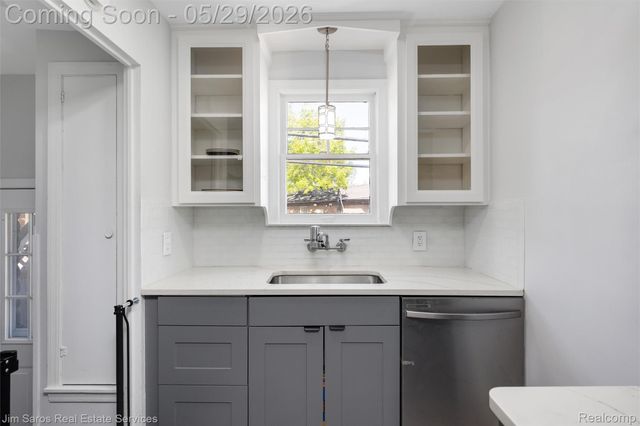 474 Madison Street, Grosse Pointe Farms, MI 48236