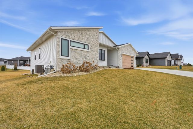 6720 Caldwell Lane NE, Cedar Rapids, IA 52411