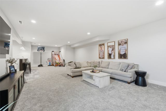 6720 Caldwell Lane NE, Cedar Rapids, IA 52411