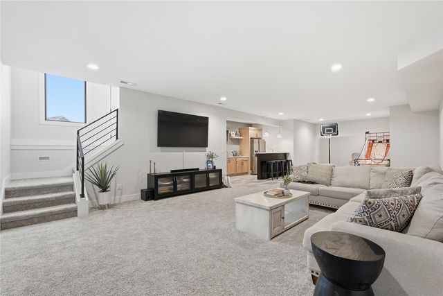 6720 Caldwell Lane NE, Cedar Rapids, IA 52411