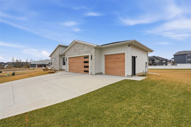 6720 Caldwell Lane NE, Cedar Rapids, IA 52411