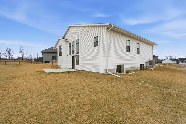 6720 Caldwell Lane NE, Cedar Rapids, IA 52411