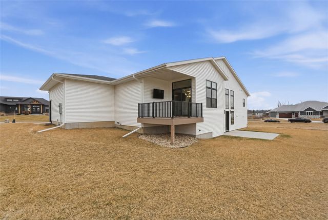 6720 Caldwell Lane NE, Cedar Rapids, IA 52411