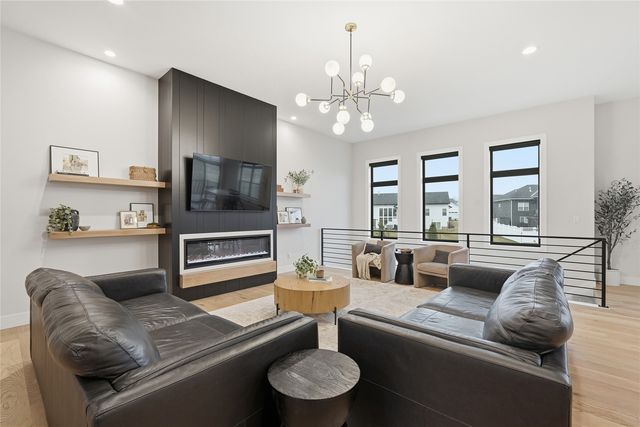 6720 Caldwell Lane NE, Cedar Rapids, IA 52411