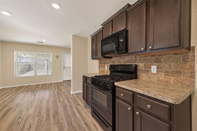 1308 Winding Willow Drive, Pinehurst, TX 77362