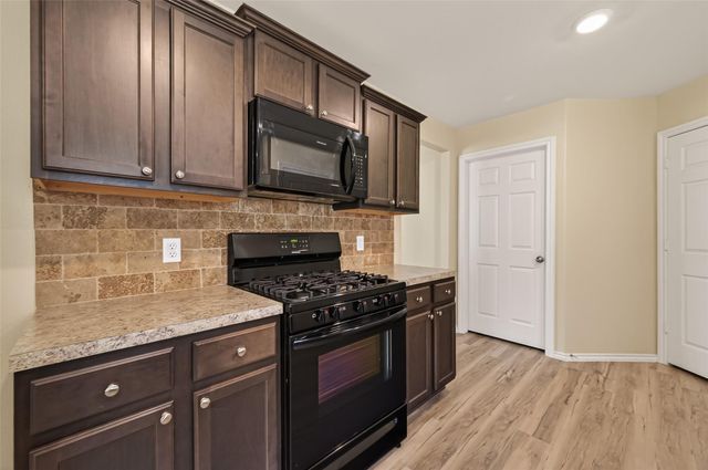 1308 Winding Willow Drive, Pinehurst, TX 77362