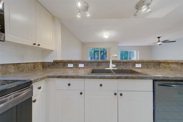 9241 JAKES PATH, Largo, FL 33771