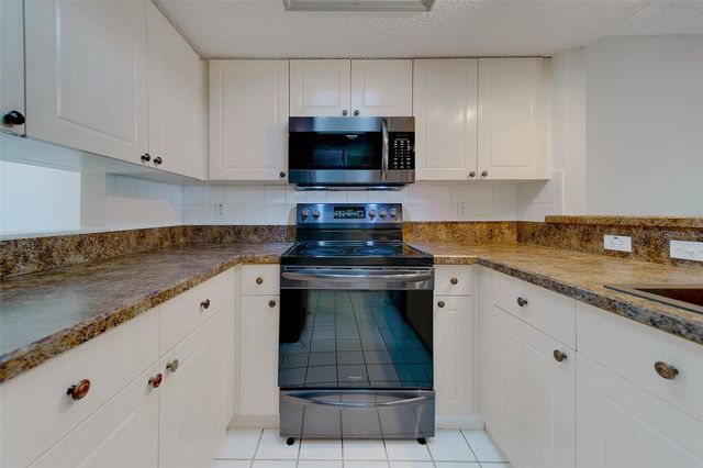 9241 JAKES PATH, Largo, FL 33771