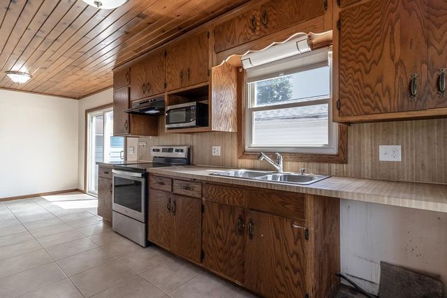 802 Center Street, North Mankato, MN 56003