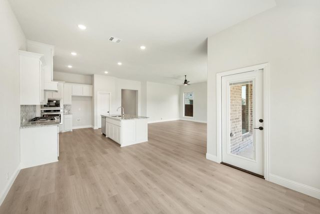 402 Laurel Lane, Glenn Heights, TX 75154