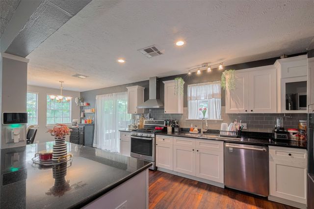 5514 Avenue M, Santa Fe, TX 77510