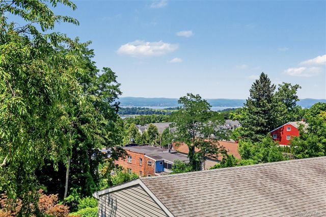 33 Cedar Lane, Ossining, NY 10562