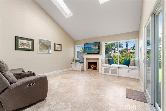 1106 Ridgecrest, Costa Mesa, CA 92627