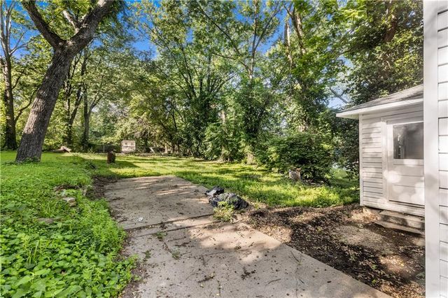 9617 E Independence Avenue, Independence, MO 64053