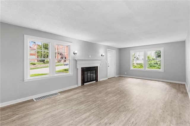 9617 E Independence Avenue, Independence, MO 64053