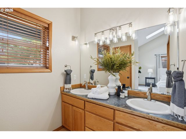 6000 Ne 42ND Way, Vancouver, WA 98661