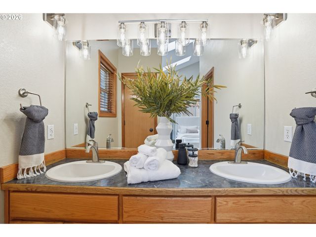 6000 Ne 42ND Way, Vancouver, WA 98661