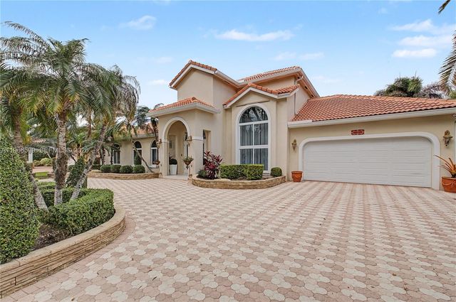 8305 NW 157th Terrace, Miami Lakes, FL 33016