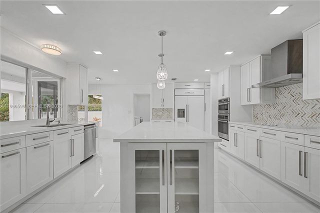 8305 NW 157th Terrace, Miami Lakes, FL 33016
