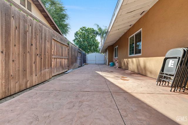 4016 Thatch Avenue, Bakersfield, CA 93313