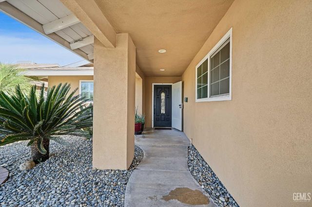 4016 Thatch Avenue, Bakersfield, CA 93313