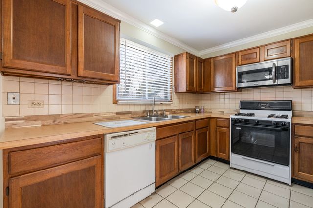 1008 Churchill Drive, Naperville, IL 60563
