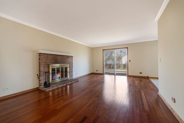 1008 Churchill Drive, Naperville, IL 60563
