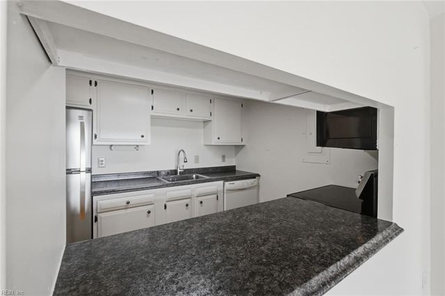 500 Pacific Ave Unit 311, Virginia Beach, VA 23451