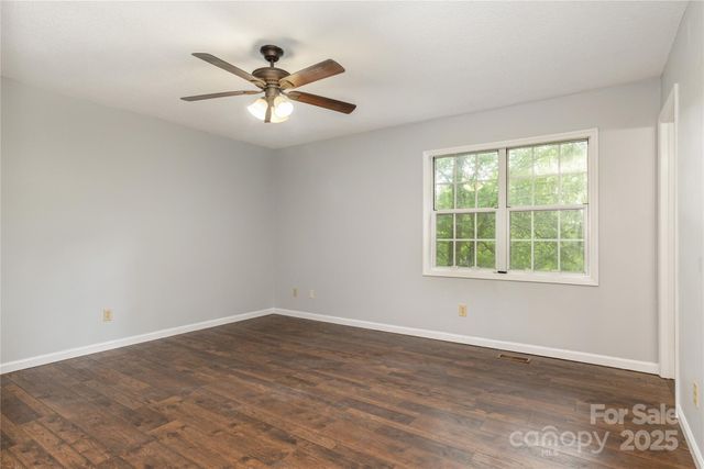 608 Surrey Glen Circle, Hendersonville, NC 28739