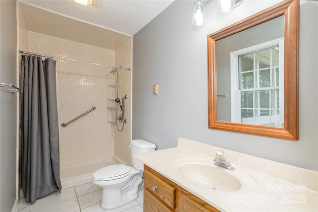 608 Surrey Glen Circle, Hendersonville, NC 28739