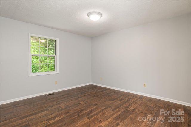 608 Surrey Glen Circle, Hendersonville, NC 28739