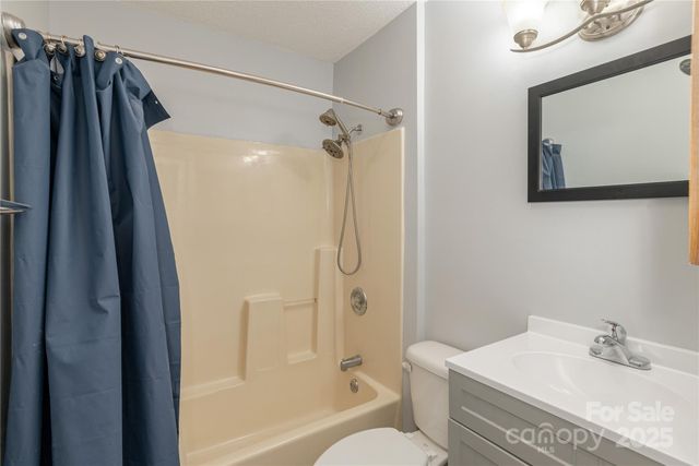 608 Surrey Glen Circle, Hendersonville, NC 28739
