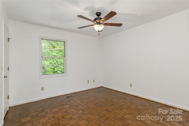 608 Surrey Glen Circle, Hendersonville, NC 28739