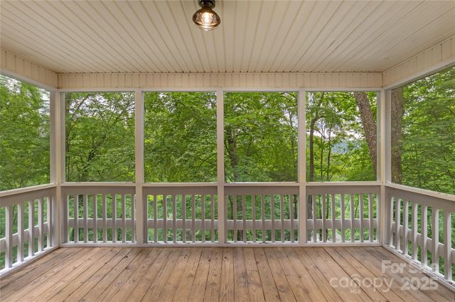 608 Surrey Glen Circle, Hendersonville, NC 28739