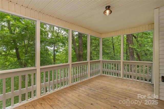 608 Surrey Glen Circle, Hendersonville, NC 28739