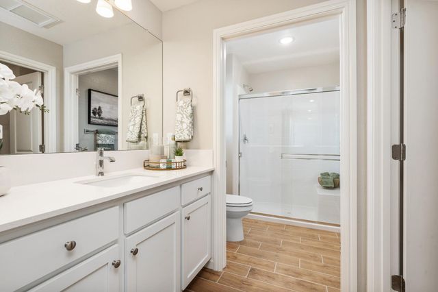 2047 N Wagon Lane, Clovis, CA 93619