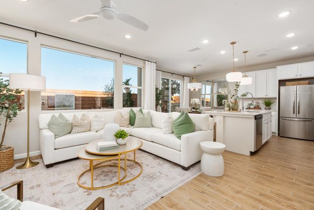 2047 N Wagon Lane, Clovis, CA 93619