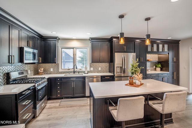 7231 Sawmill Run, Holland, OH 43528