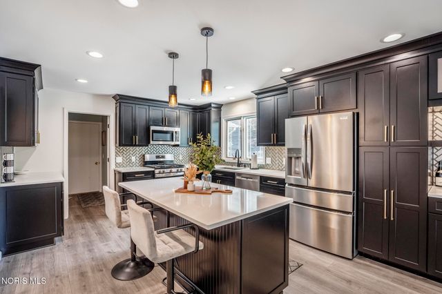 7231 Sawmill Run, Holland, OH 43528