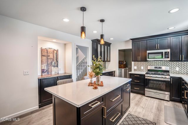 7231 Sawmill Run, Holland, OH 43528