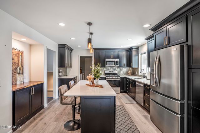 7231 Sawmill Run, Holland, OH 43528