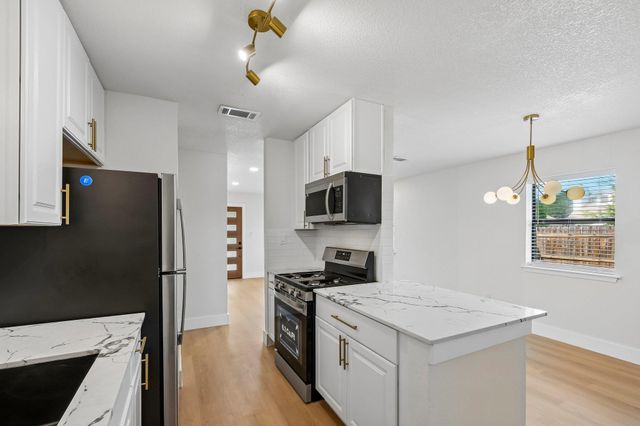 1204 Southwalk ST, Georgetown, TX 78626